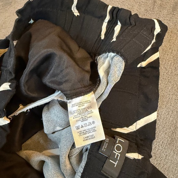 LOFT Black White Brushstroke Paperbag Waist Tie Front Shorts Womens XS - Picture 5 of 11